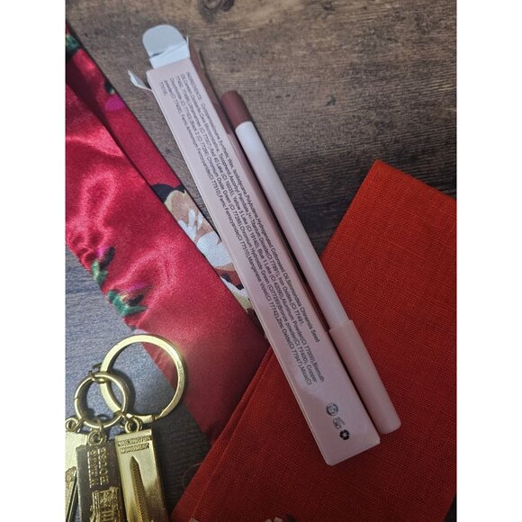 Curated Bundle - Picture 3 of 4